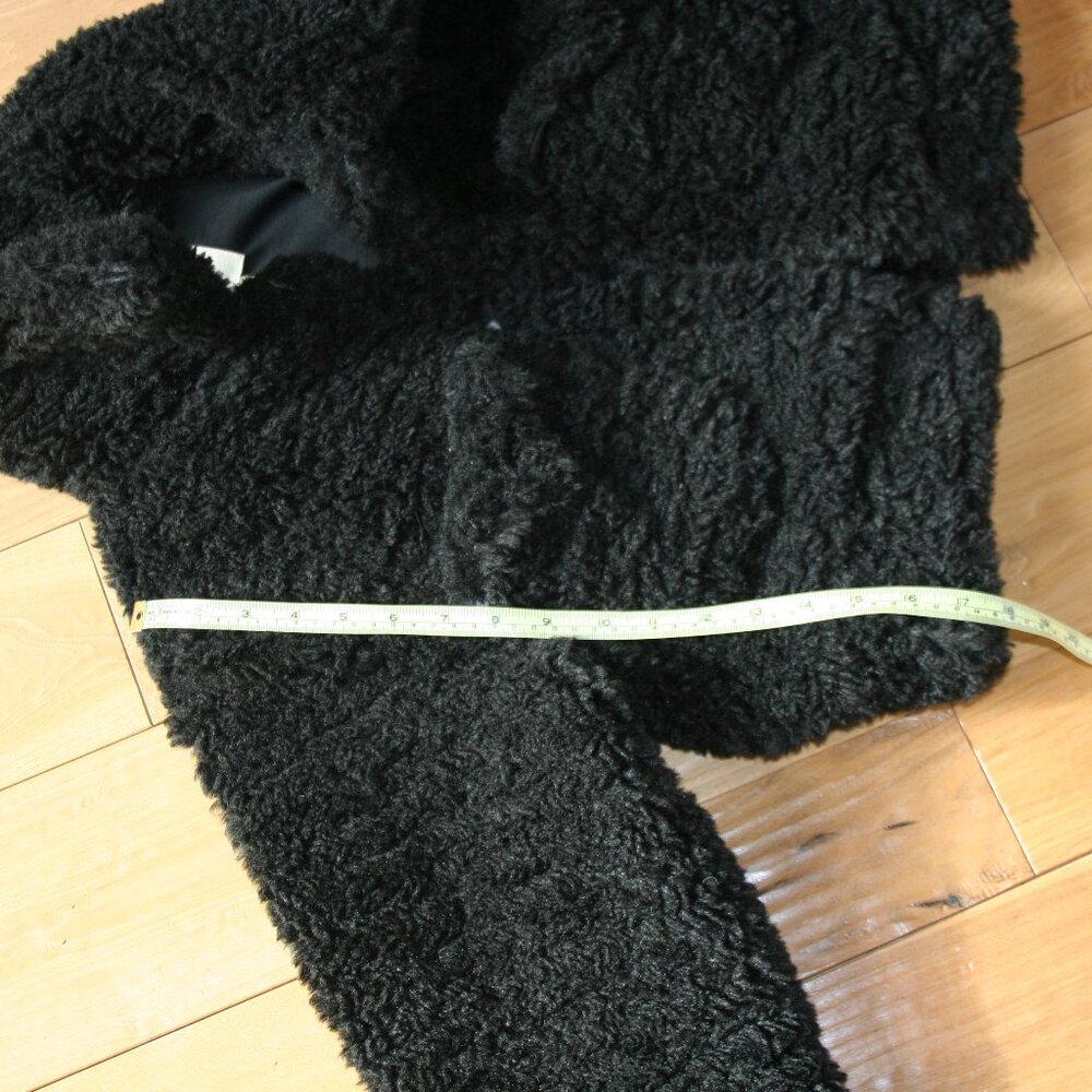 Urban Outfitters Black Cropped Faux Fur Jacket Size Medium - Picture 10 of 14